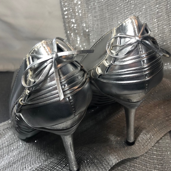 Pointy toed metallic silver wrapped heels - Picture 5 of 6